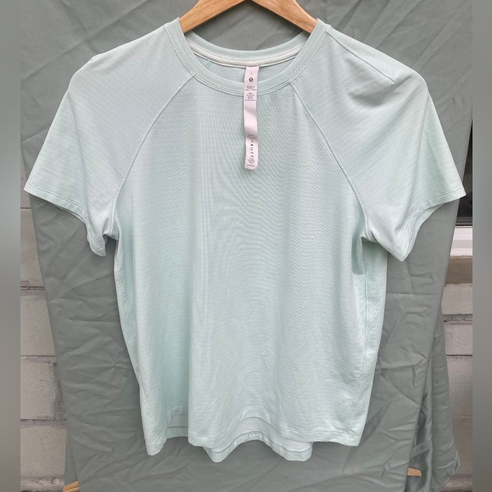 Lululemon Quickdry Tee Women's Size 6 Like New Mint Green